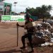 Boké : l’artiste Magika du groupe Mifagueya, star des ordures, caniveaux et poubelles de la commune urbaine