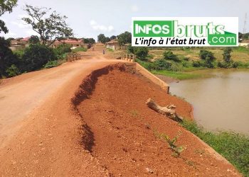Retard travaux réhabilitation pont Mangalabé (Labé): avec les grandes pluies, la terre servant de remblai commence à se dégrader