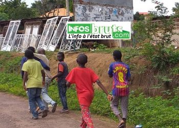 Fermeture des classes intermédiaires à Labé : les enfants concernés entre apprentissage de métier, lecture du Coran et errance dans la rue