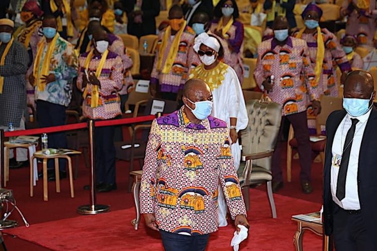 Présidentielle en Guinée : le président Alpha Condé accepte de porter les couleurs du RPG Arc-en-ciel