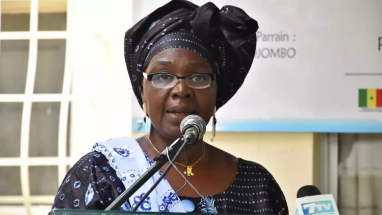 KOƊO MAWƊO: Hajja Jeynabu Komanco Jallo, winndiyanke, jimɗiyanke e hooreejo Suudu Martaba Fuuta Jaloo