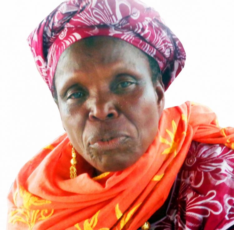 Binta Laly Sow à infosbruts.com : « J’ai confié l’enveloppe offerte par le colonel Mamadi Doumbouya à quelqu’un »
