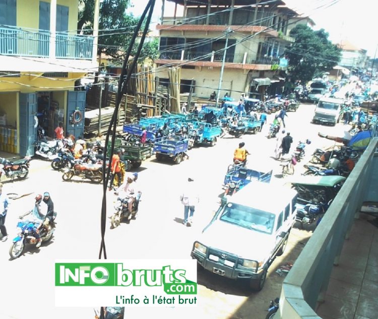 Occupation anarchique de la chaussée à Labé : les autorités locales et la sécurité routière pointées du doigt