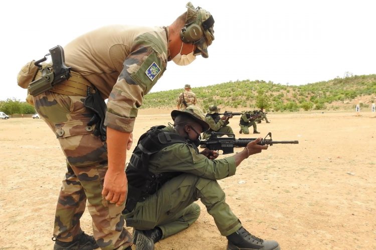 Installation de base militaire française en Guinée : qu’est-ce qui se passe réellement autour de Fello Koundouwa, dans Tougué ?