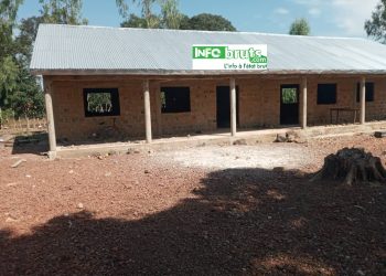 Hooré-Saala (Labé) : 4 salles de classe inachevées abritent plus 400 élèves pour 7 groupes pédagogiques, en raison de 5 par banc