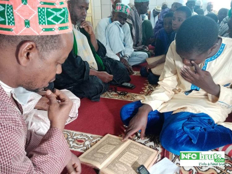 Balɓe Ŋañaka Lonbonna (Labé) : cérémonie de lecture du Saint Coran à la mémoire des parents et grands parents disparus.