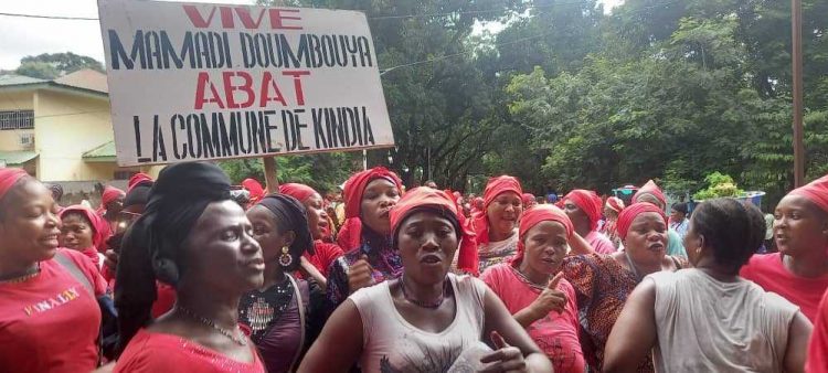 Manifestation à Kindia : les femmes commerçantes du grand marché demandent le départ de l’autorité communale (Audio)