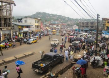 Freetown : Conakry contamine la capitale léonaise en surcharge dans les taxis (correspondance)