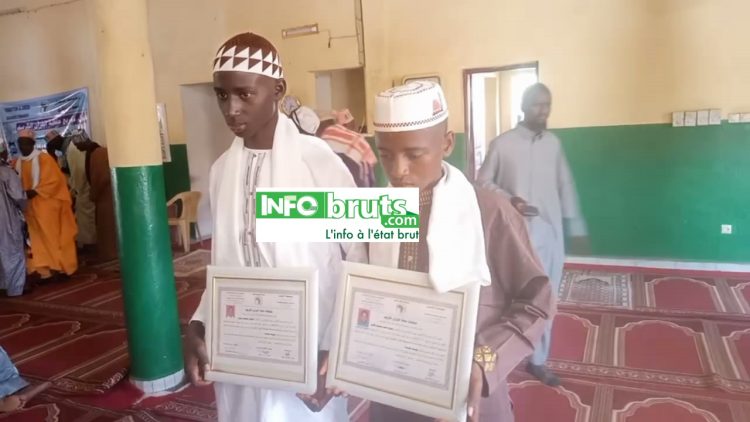 Tougué : deux jeunes reçoivent leurs diplômes de mémorisation du Saint Coran