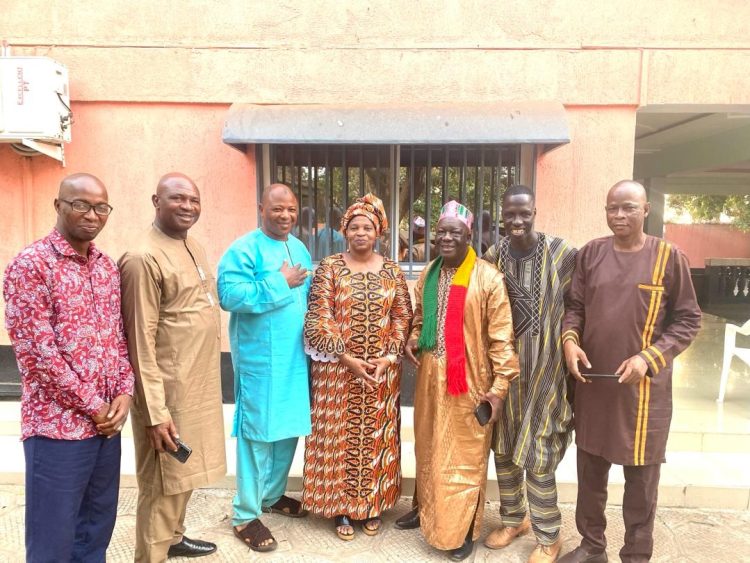 Union des Forces Démocratiques de Guinée (UFDG) : le ministre obtient le soutien de plusieurs artistes