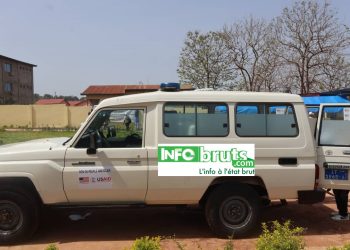 Boké: l&rsquo;USAID-Guinée fait don d&rsquo;une ambulance au centre de santé de la Commune Rurale de  Kolia Lambanyi