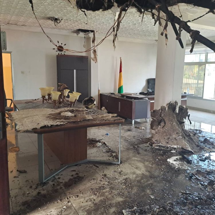 Incendie au Ministère de la culture : plusieurs bureaux dont celui du ministre Moussa Moïse Sylla touchés par les flammes