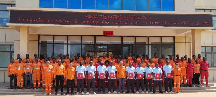 Boké: la SMB célèbre, en pompe, le retour de la Chine de ses 32 employés.