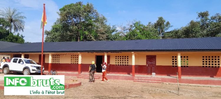 Boké : Remise de l’école primaire du district Tabondéya rénovée par le Consortium SMB-Winning