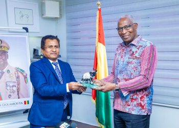Conakry : le Premier ministre sollicite l’implantation des firmes indiennes en Guinée