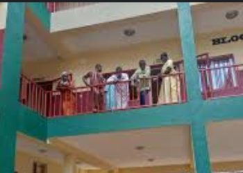 Kankan : La mesure portant interdiction de l’utilisation des téléphones portables à l’école non appliquée