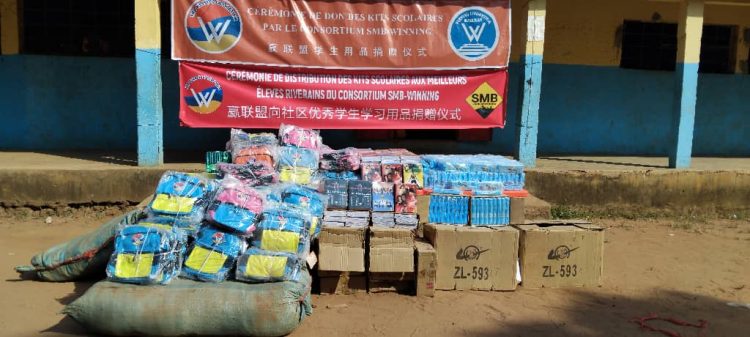 Boké : Le Consortium SMB-WINNING lance les opérations de distribution des kits scolaires aux meilleurs des zones impactées