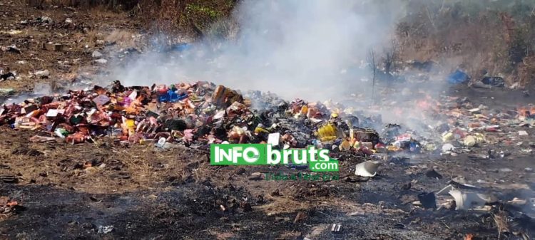 Boké: Incinération de plus d’une tonne de produits prohibés par le Service Contrôle qualité