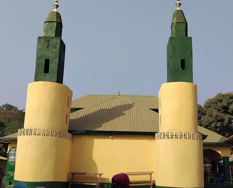 Boké: La Mosquée de Baniré remise en service après sa construction par le Consortium SMB-Winning