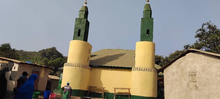 Boké: La Mosquée de Baniré remise en service après sa construction par le Consortium SMB-Winning