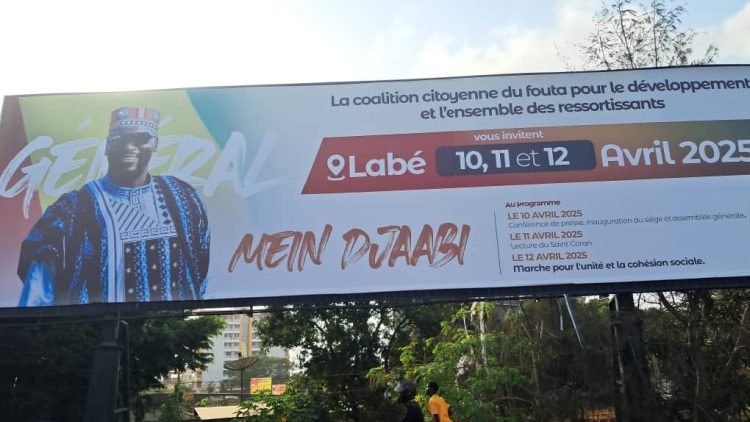 Soutien au Général Mamadi Doumbouya : La Coalition citoyenne du Foutah pour le développement déploie ses banderoles à Conakry
