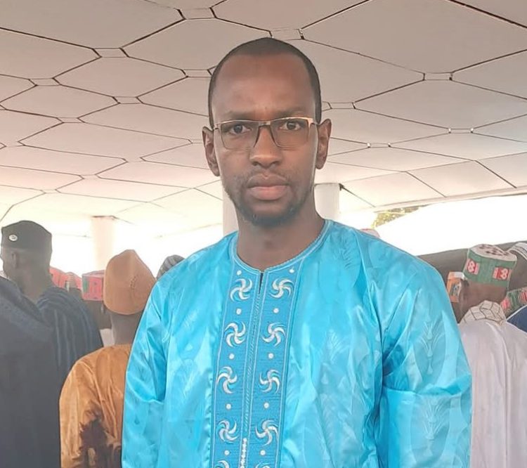 Travaux de bitumage relancés à Labé : Mamadou Oury Barry entre espoir et scepticisme…..
