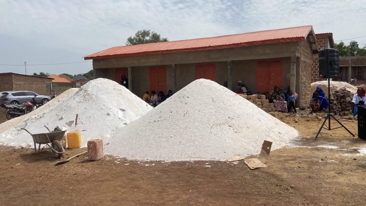 Labé : Les travaux de construction du marché de Donghol se poursuivent activement