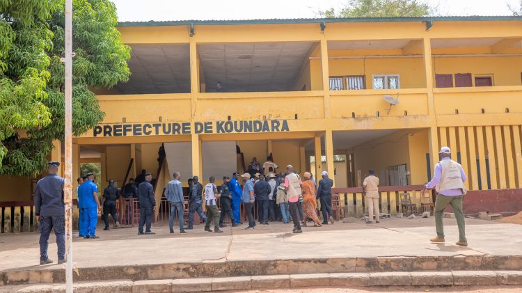 Koundara : Le Premier ministre constate l’état de dégradation avancée des infrastructures administratives