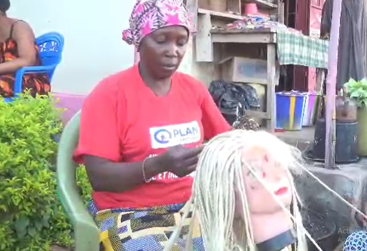 Mamou : Faible affluence dans les salons de beauté à la veille de la Tabaski, entre crise économique et désintérêt croissant