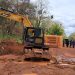 Boké–Gaoual : Le Gouverneur Mamadou Camara lance les travaux de réparation des nids de poule pour éviter l’isolement de Gaoual