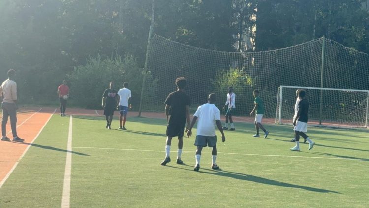 Saint-Pétersbourg : Un match de football scelle l’amitié entre les communautés guinéenne et malienne