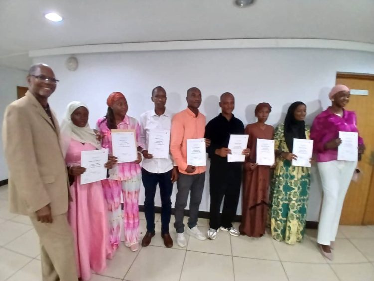 Conakry : Des journalistes formés aux droits humains et à l’égalité femmes-hommes reçoivent leurs diplômes