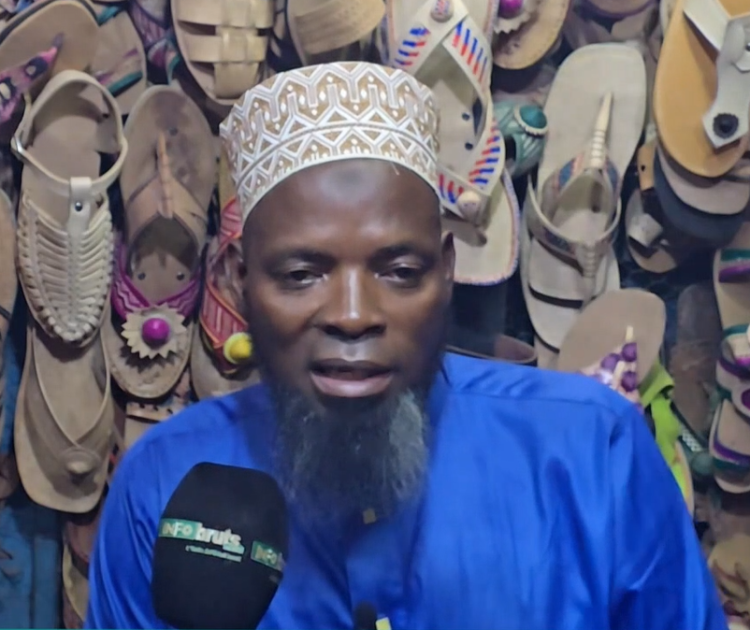 Fabrication artisanale de chaussures en cuir à Labé : Thierno Mamadou Harouna Diallo, 35 ans de métier et un savoir-faire transmis de père en fils