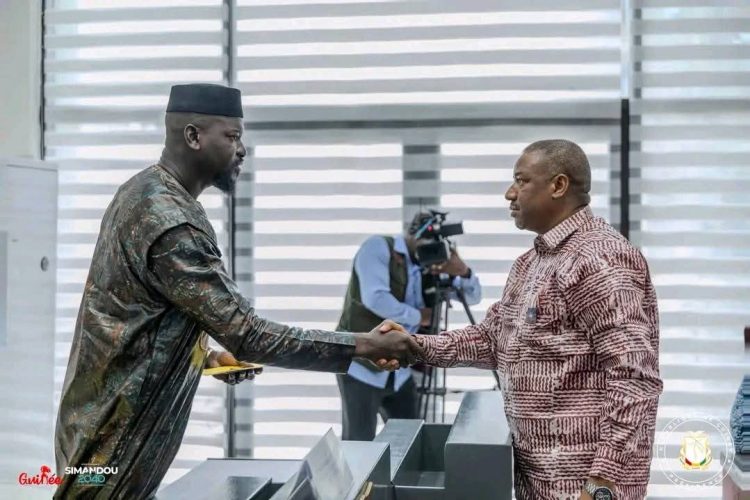 Satire facile, débat stérile : Pourquoi Guinee7 se trompe de cible en s’attaquant au Jean de Cellou Baldé