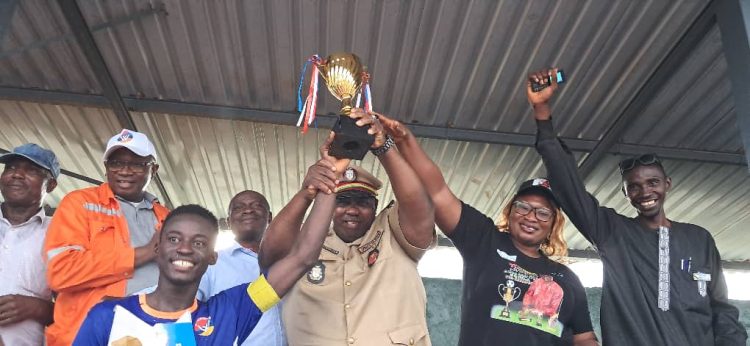 Boké célèbre l’unité à travers le football : Dakonta remporte la 5e Coupe communautaire SMB-Winning