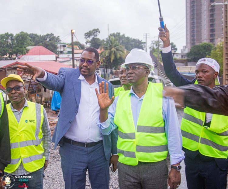 Conakry : Le Ministre Laye Sékou Camara lance ses premières visites de chantiers routiers malgré la pluie