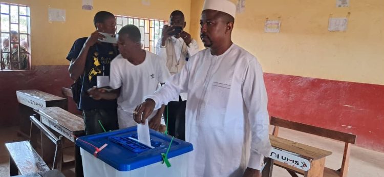 Référendum du 21 septembre à Boké : le ministre Mohamed Lamine Sy Savané vote à Correrah, sa ville natale