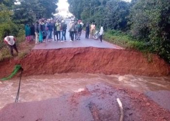 Labé : Le pont de Ley Dhepol s’effondre sous une pluie diluvienne à Garambé