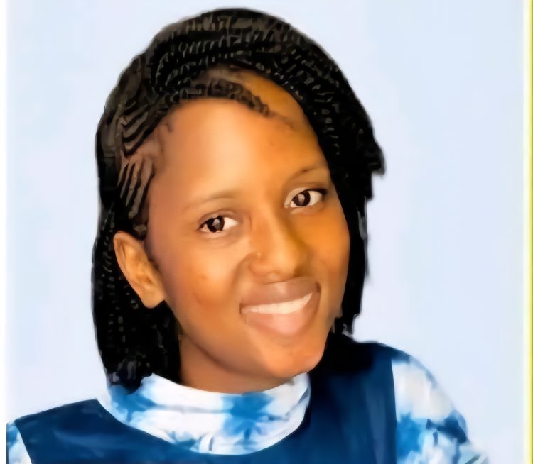Sangarédi : Ramata Bella Diallo signe son premier roman “Le poids du mensonge”
