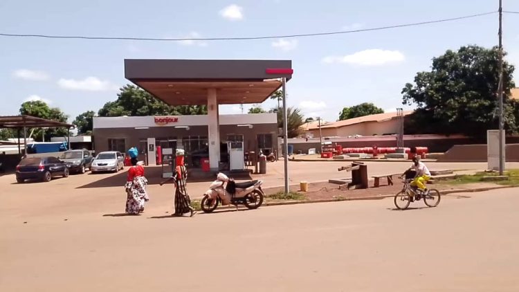 Kankan : retour de la crise du carburant, le litre se vend jusqu’à 25 000 GNF sur le marché noir