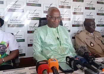 Kankan : Le Premier ministre Amadou Oury Bah échange avec les hommes de médias après le référendum