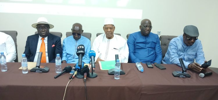 Conakry : l’Orchestre Bembeya Jazz International annonce la fin de carrière de Sékou “Diamond Fingers” Bembeya Diabaté