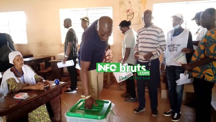 Kankan/Karifamoudouya : Billy Kaba accomplit son devoir civique et salue une forte mobilisation électorale