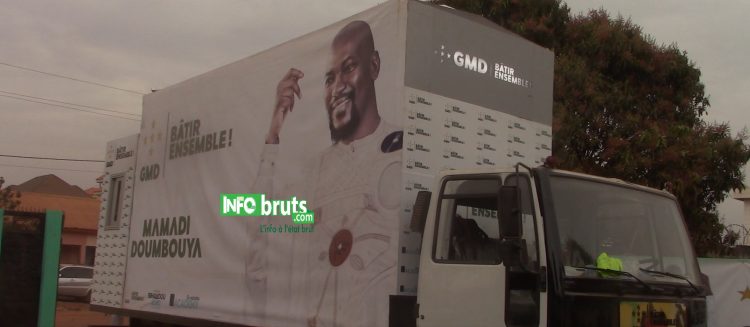 Campagne présidentielle : Mme Condé Kanny Soumanoh met à disposition un camion sonorisé et du matériel de mobilisation pour le directoire de Labé