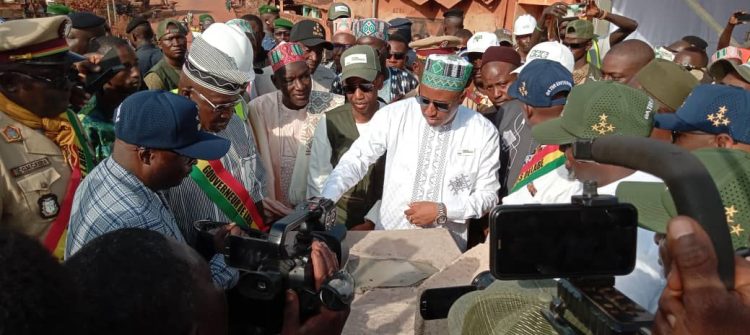 Labé : pose de la première pierre du corridor nord et annonce de 50 km de voiries urbaines