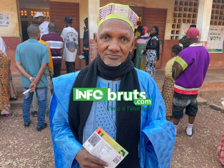 Labé : Elhadj Ibrahima Sampiring Diallo satisfait de la forte mobilisation dès l’ouverture des bureaux de vote dans la commune urbaine,