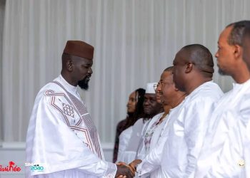 Le chien aboie, la caravane électorale est passée à Labé : Quand l&rsquo;amertume défie le réel (Par Chérif Sampiring Diallo, Journaliste-Éditorialiste, Écrivain-Essayiste)