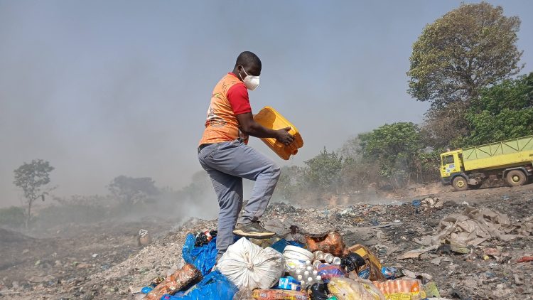 Labé : des produits impropres à la consommation incinérés à la décharge de Thiallakoun