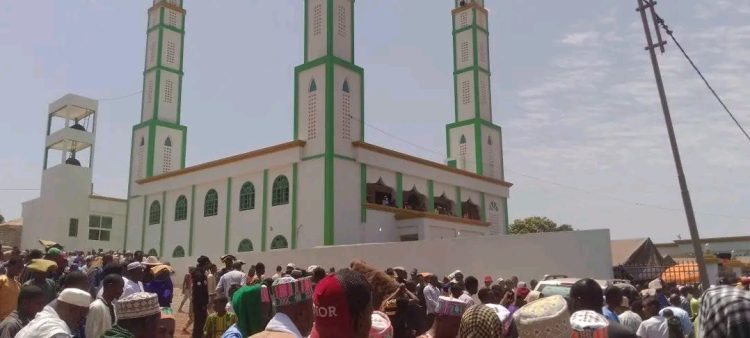 Mosquée Koula à Pounthioun : une mesure d’hygiène qui interroge et divise les fidèles