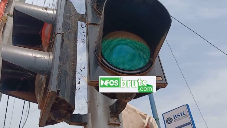 Kankan : la police routière intensifie la sensibilisation sur le respect des feux tricolores